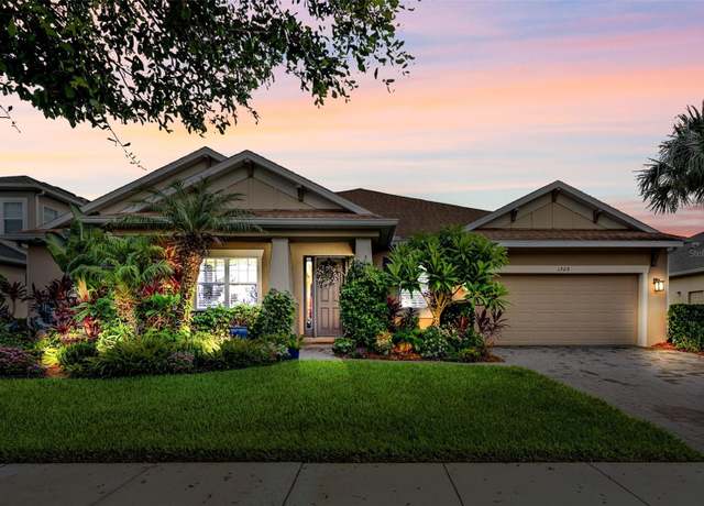Property at 1208 Fieldstone Cir, Oviedo, FL 32765, 4 beds, 3.5 baths