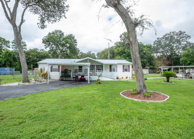 Property at 2060 SE 172nd Ter, Silver Springs, FL 34488, 4 beds, 2 baths