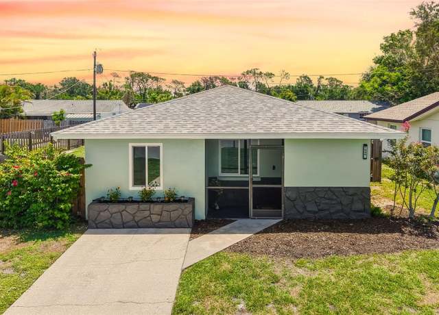 Property at 1040 Hope St, Venice, FL 34285, 3 beds, 2 baths