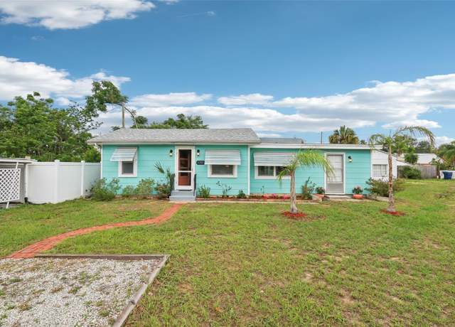 Property at 1301 North Ave, Tavares, FL 32778, 2 beds, 1 bath