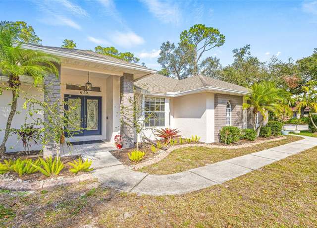 Property at 610 Woodview Way, Bradenton, FL 34212, 3 beds, 2.5 baths