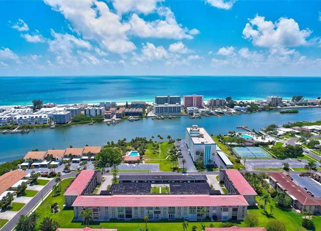Property at 10215 Regal Dr #45, Largo, FL 33774, 1 bed, 1.5 baths
