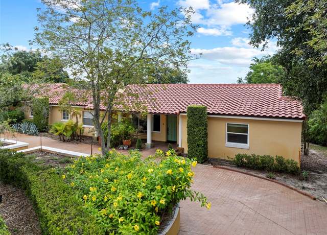 Property at 1121 Sunset Dr, Lake Wales, FL 33853, 3 beds, 3 baths