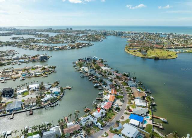 Property at 8032 Causeway Blvd S, St Petersburg, FL 33707, 2 beds, 2 baths