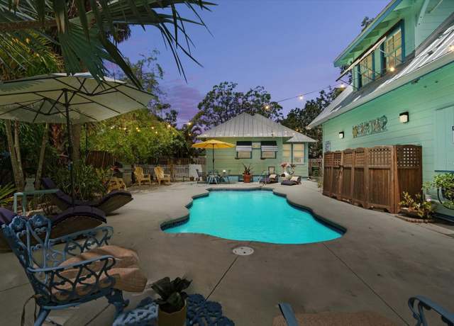 Property at 111 29th St W, Bradenton, FL 34205, 3 beds, 2 baths