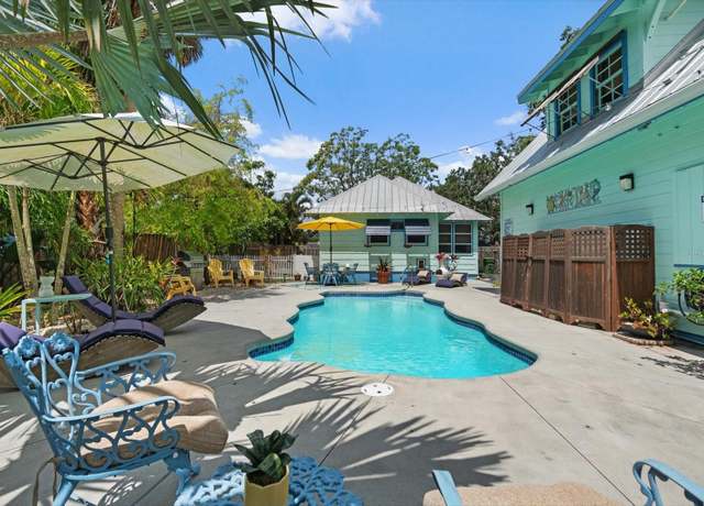 Property at 111 29th St W, Bradenton, FL 34205, 3 beds, 2 baths