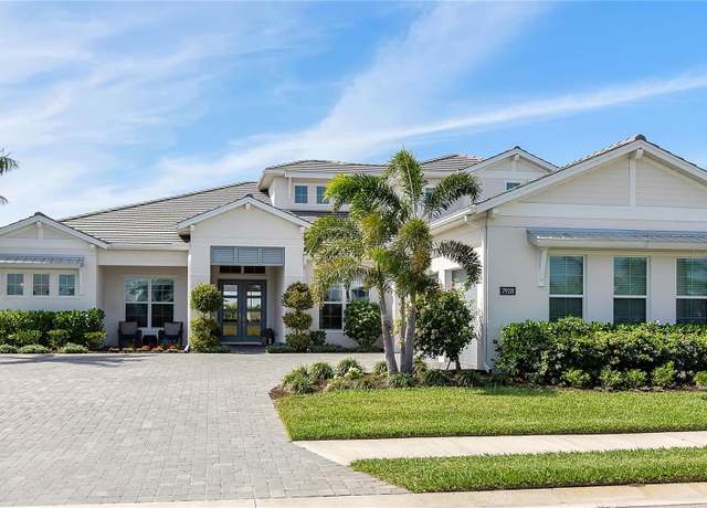 Property at 7928 Redonda Loop, Bradenton, FL 34202, 4 beds, 5.5 baths