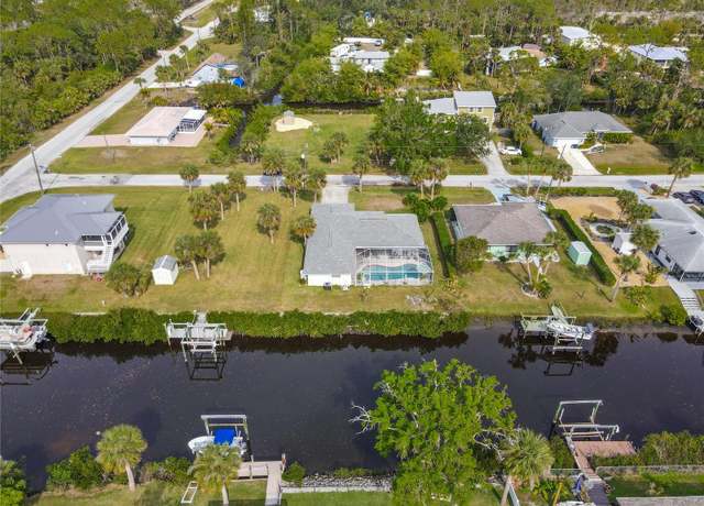 Property at 9008 Allapata Ln, Venice, FL 34293, 3 beds, 2 baths