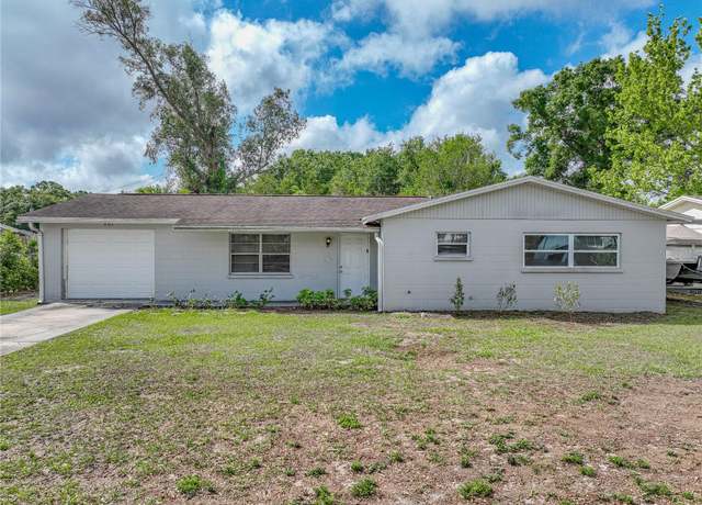 Property at 407 NE 8th St, Mulberry, FL 33860, 3 beds, 2 baths