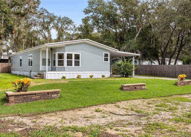 Property at 8701 Silver Trl, Leesburg, FL 34788, 2 beds, 2 baths