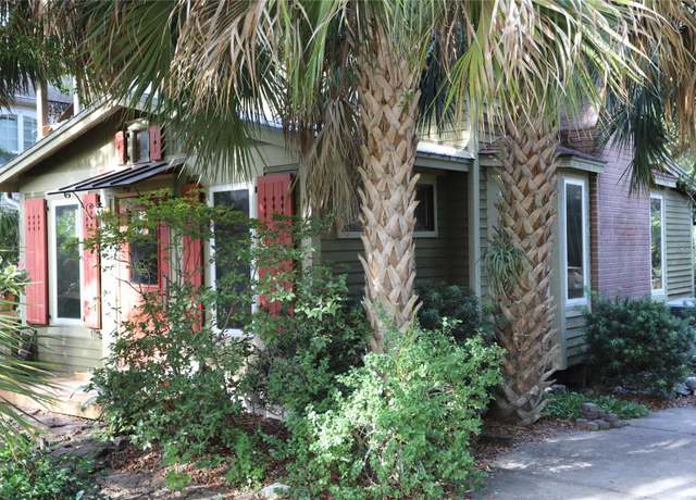Property at 272 Orange St, Palm Harbor, FL 34683, 2 beds, 1.5 baths