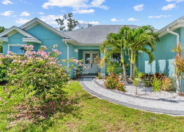 Property at 716 Laurel Ave, Venice, FL 34285, 5 beds, 3.5 baths