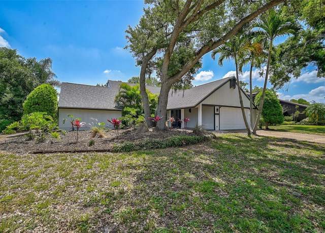 Property at 5373 Dominica Cir, Sarasota, FL 34233, 4 beds, 3 baths