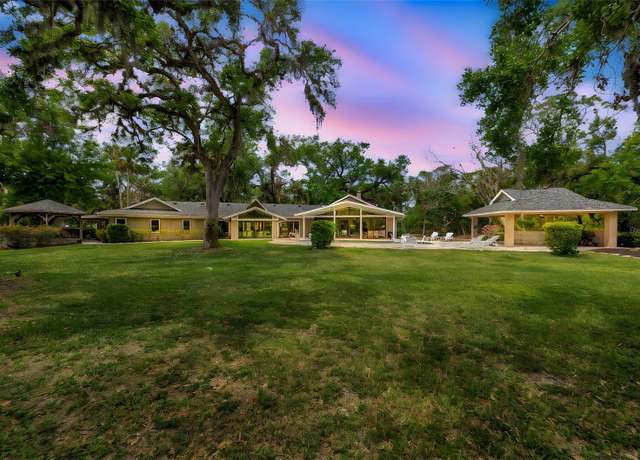 Property at 1240 Fox Creek Dr, Sarasota, FL 34240, 6 beds, 5.5 baths