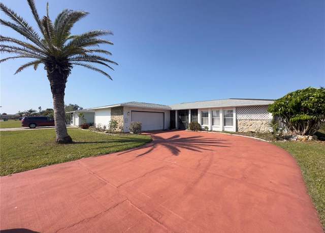 Property at 10 Golfview Rd S, Rotonda West, FL 33947, 3 beds, 2 baths