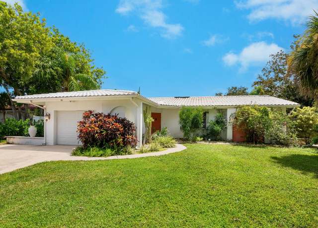 Property at 302 Mendez Dr, Sarasota, FL 34243, 2 beds, 2 baths
