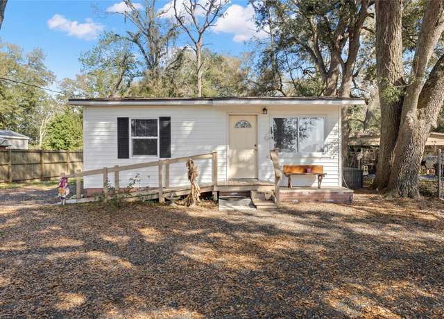 Property at 3925 NE 92nd Pl, Anthony, FL 32617, 2 beds, 2 baths