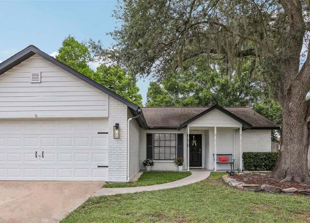 Property at 1010 Elm Grove Ln, Valrico, FL 33596, 3 beds, 2 baths