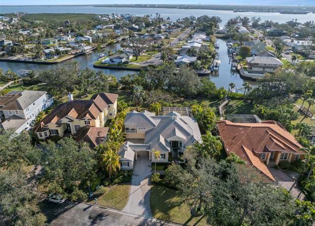 Property at 1724 Amberwynd Cir W, Palmetto, FL 34221, 3 beds, 3.5 baths