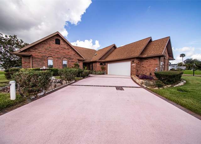 Property at 10 Castle Ct, Palm Coast, FL 32137, 4 beds, 4 baths