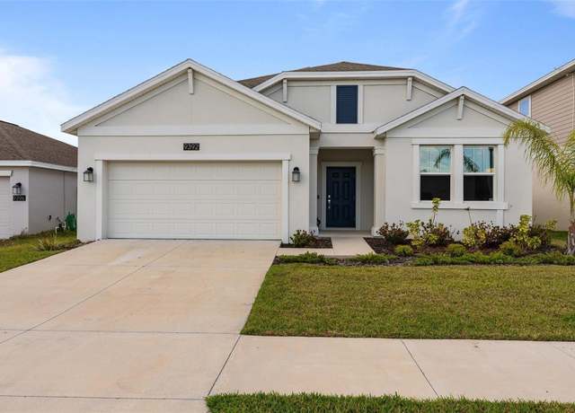Property at 9392 Revere Ave, Leesburg, FL 34788, 4 beds, 2 baths