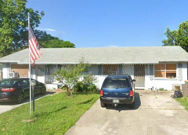 Property at 4533/4535 Boabadilla St, Naples, FL 34103, 4 beds, 2 baths
