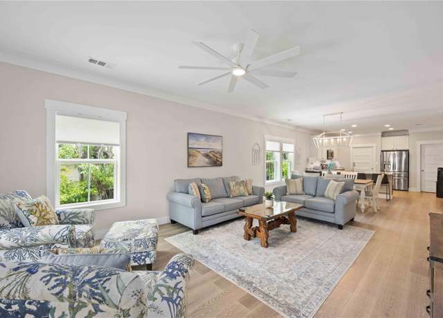 Property at 1623 8th Ave W, Bradenton, FL 34205, 3 beds, 2 baths