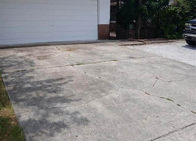 Property at 9516 Glen Moor Ln, Port Richey, FL 34668, 2 beds, 2 baths