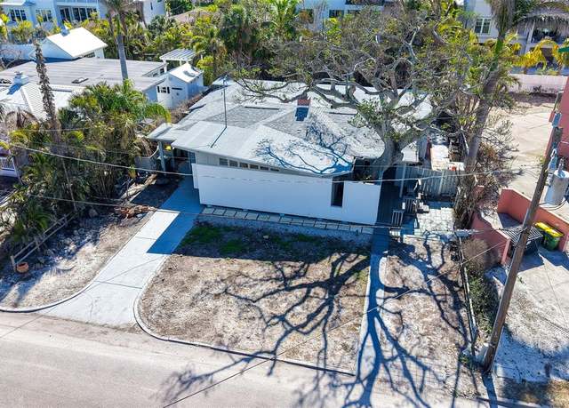Property at 132 Harrison Dr, Sarasota, FL 34236, 3 beds, 2.5 baths