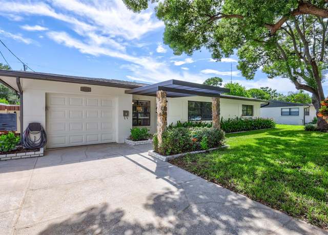 Property at 8532 Kumquat Ave, Seminole, FL 33777, 4 beds, 3 baths