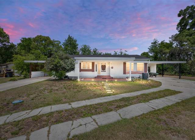 Property at 3121 SE 39th Ave, Ocala, FL 34480, 2 beds, 2 baths