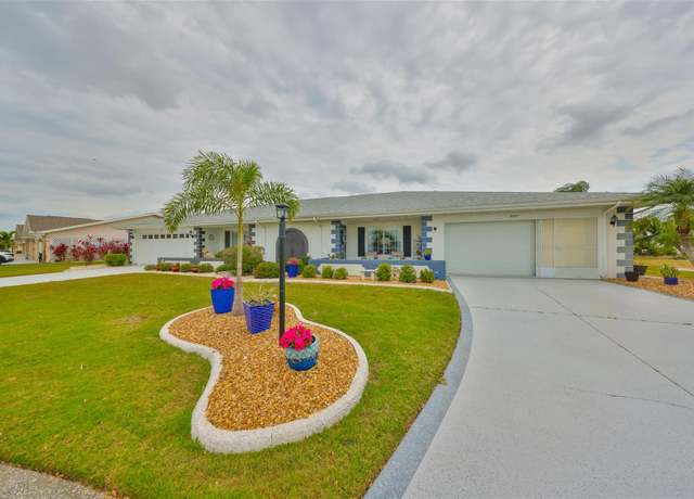 Property at 1805 Columbine Pl, Sun City Center, FL 33573, 2 beds, 2 baths