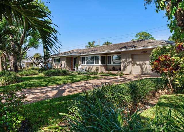 Property at 7909 Garden Dr N, St Petersburg, FL 33710, 3 beds, 2.5 baths