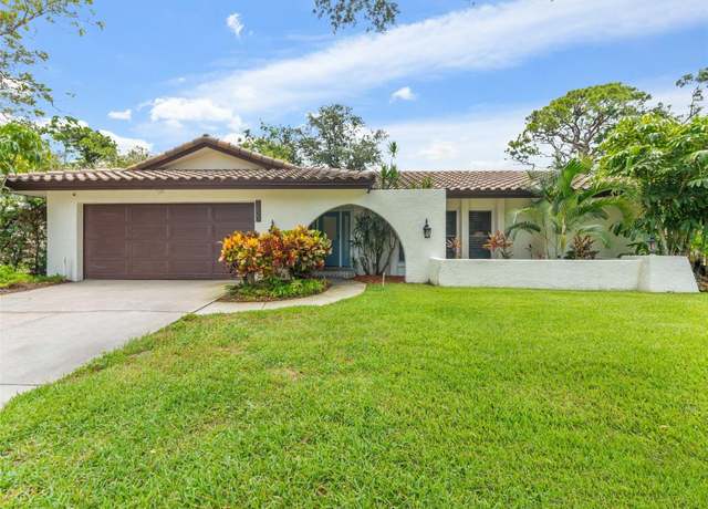 Property at 7220 Sunshine Dr S, St Petersburg, FL 33705, 4 beds, 3 baths