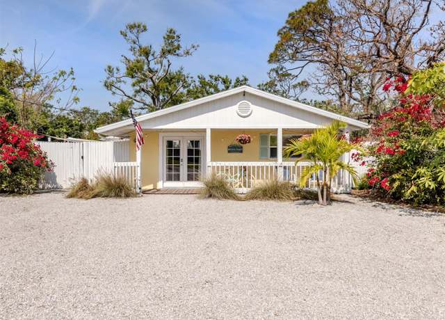 Property at 514 Pameto Rd, Nokomis, FL 34275, 3 beds, 2 baths