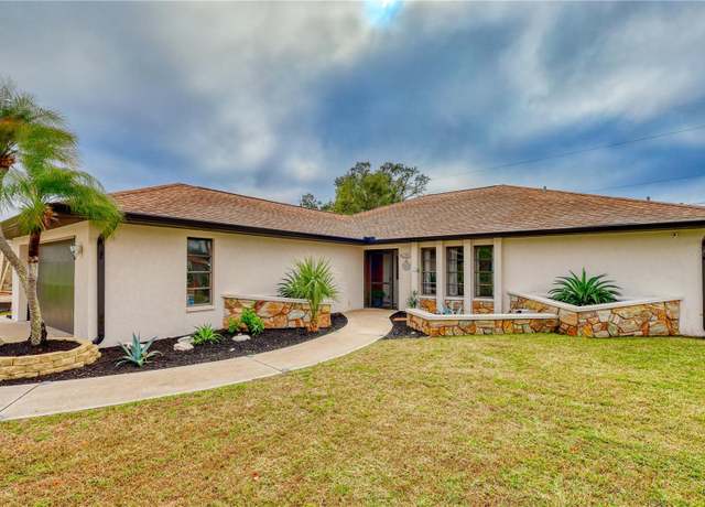 Property at 245 Brighton Ct, Englewood, FL 34223, 3 beds, 2.5 baths
