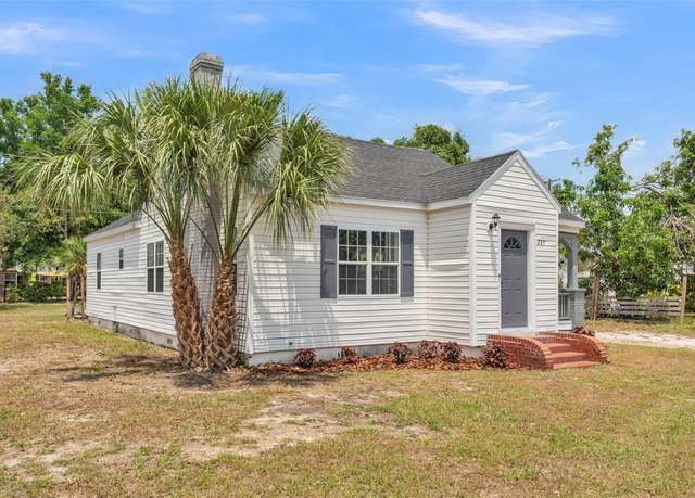 Property at 725 Avenue B SW, Winter Haven, FL 33880, 2 beds, 1 bath