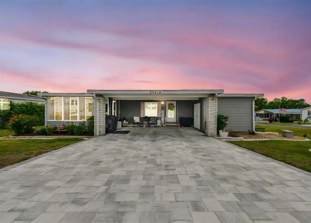 Property at 37510 New Horizons Blvd, Zephyrhills, FL 33541, 3 beds, 2 baths