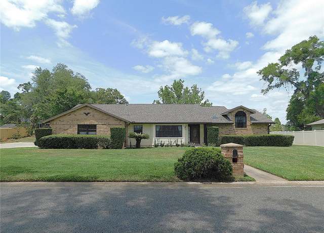 Property at 2865 SE 37th St, Ocala, FL 34471, 3 beds, 2 baths