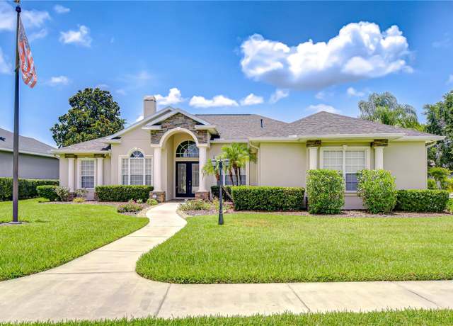 Property at 1208 Carriage Park Dr, Valrico, FL 33594, 4 beds, 3 baths