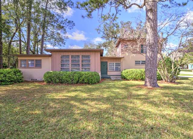 Property at 1022 NE 11th Ave, Ocala, FL 34470, 4 beds, 3 baths