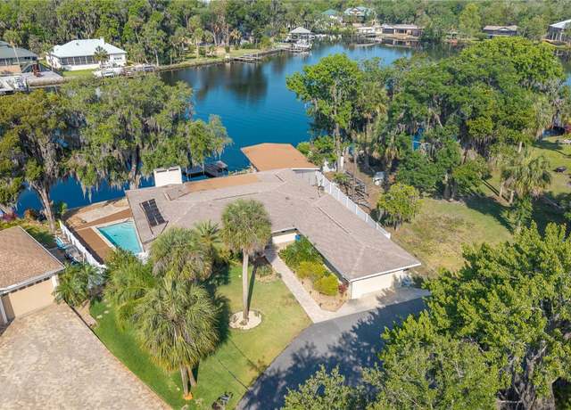 Property at 414 NW 8th Ave, Crystal River, FL 34428, 3 beds, 2 baths