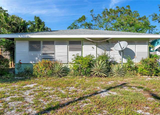 Property at 5115 28th Ave S, Gulfport, FL 33707, 5 beds, 4 baths
