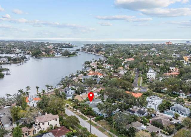 Property at 136 26th Ave NE, St Petersburg, FL 33704, 2 beds, 3 baths