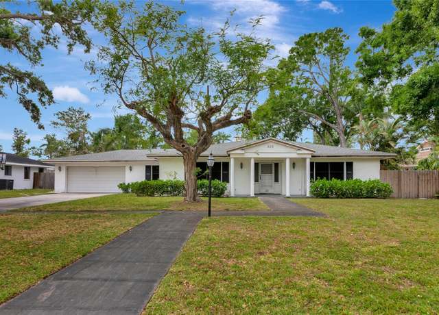 Property at 320 25th St W, Bradenton, FL 34205, 3 beds, 2.5 baths