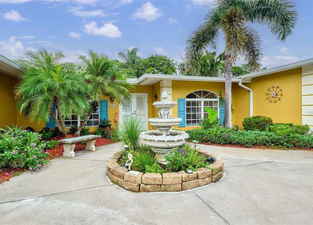 Property at 401 Sunset Dr, Venice, FL 34285, 4 beds, 4 baths