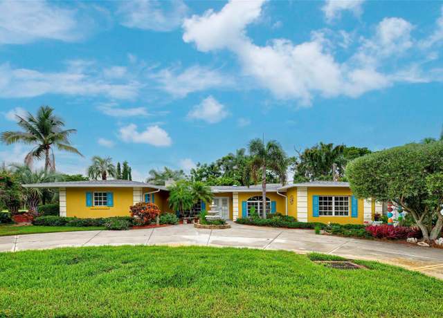 Property at 401 Sunset Dr, Venice, FL 34285, 4 beds, 4 baths