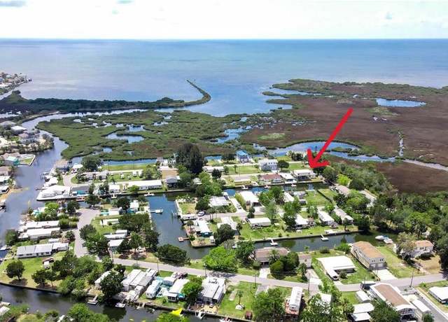 Property at 14984 Edgewater Cir, Hudson, FL 34667, 2 beds, 2 baths