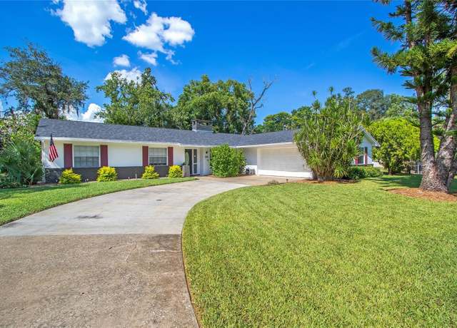 Property at 428 Laura Ln, Mount Dora, FL 32757, 4 beds, 2.5 baths