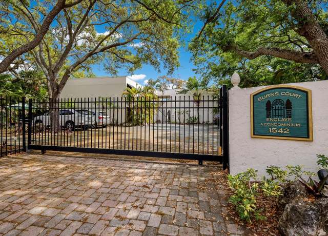 Property at 1542 Oak St #6, Sarasota, FL 34236, 2 beds, 2 baths